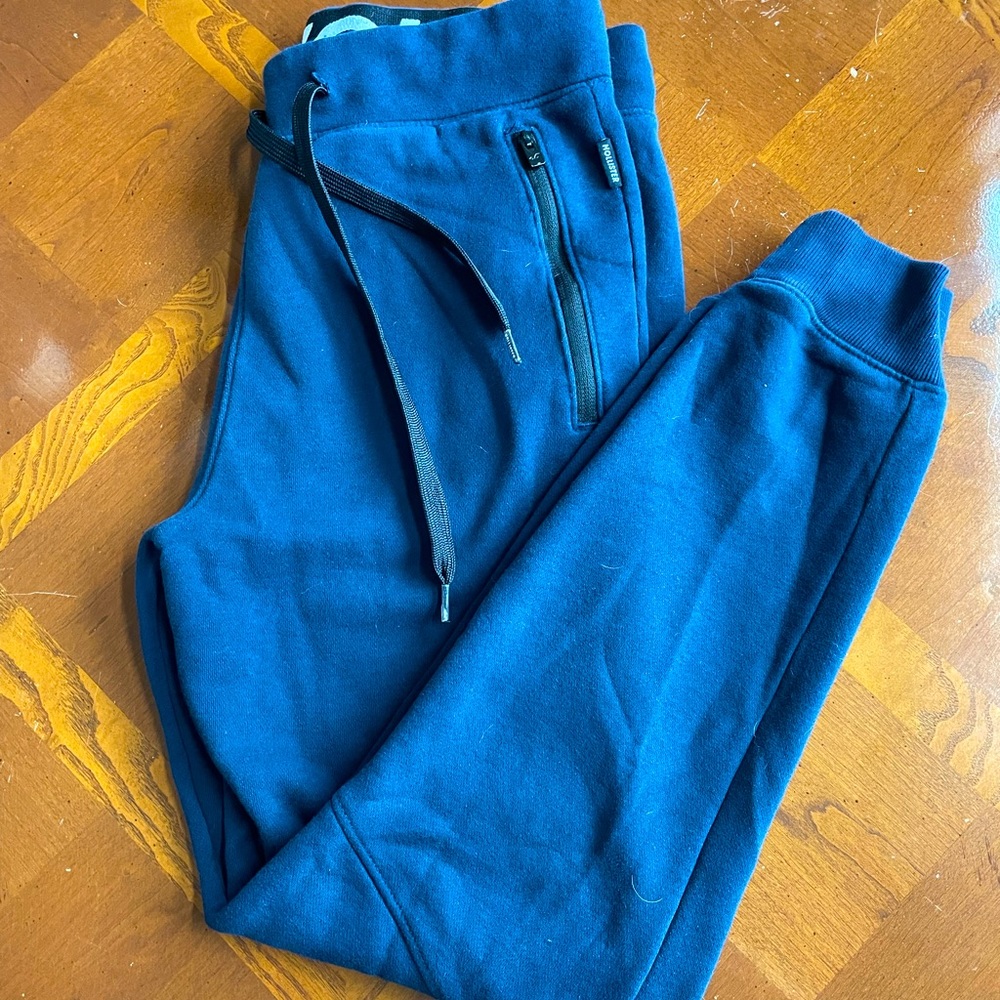 Hollister joggers